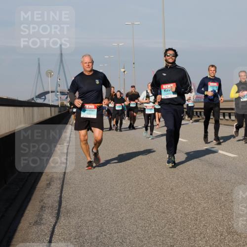 03.10.2025 - Köhlbrandbrückenlauf Fabian Wolf http://msf.ph/oto/9040222 03.10.2025 09:54:19 Position 3 3032, 2950 meine-sportfotos.de