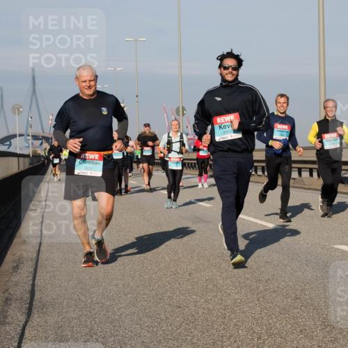 03.10.2025 - Köhlbrandbrückenlauf Fabian Wolf http://msf.ph/oto/9040239 03.10.2025 09:54:20 Position 3 3032, 2950, 1201 meine-sportfotos.de
