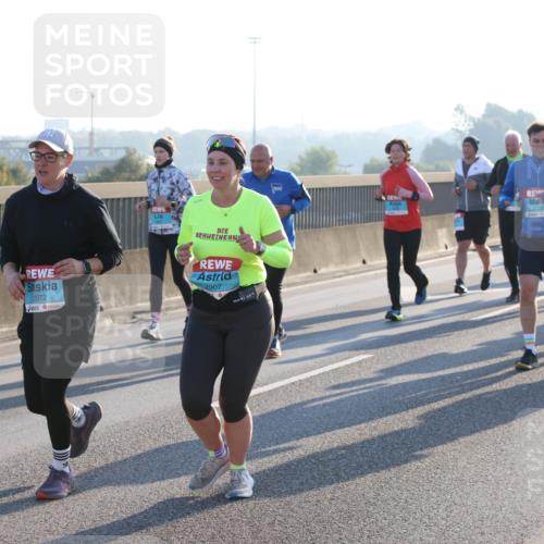 03.10.2025 - Köhlbrandbrückenlauf Lena Gebhardt http://msf.ph/oto/9040243 03.10.2025 09:25:03 Position 1 2072, 2907, 2770 meine-sportfotos.de