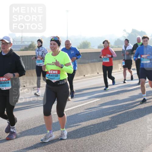 03.10.2025 - Köhlbrandbrückenlauf Lena Gebhardt http://msf.ph/oto/9040250 03.10.2025 09:25:03 Position 1 2072, 2907, 2770 meine-sportfotos.de