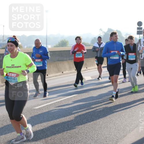 03.10.2025 - Köhlbrandbrückenlauf Lena Gebhardt http://msf.ph/oto/9040258 03.10.2025 09:25:04 Position 1 2907, 3231, 2765, 2770 meine-sportfotos.de