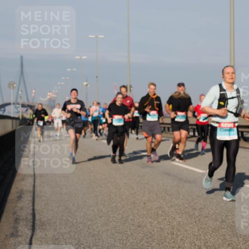 03.10.2025 - Köhlbrandbrückenlauf Fabian Wolf http://msf.ph/oto/9040285 03.10.2025 09:54:23 Position 3  meine-sportfotos.de