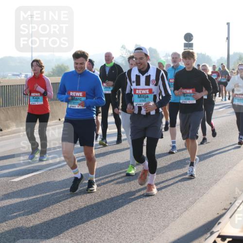 03.10.2025 - Köhlbrandbrückenlauf Lena Gebhardt http://msf.ph/oto/9040313 03.10.2025 09:25:05 Position 1 1480, 2770, 2765, 2768, 2217 meine-sportfotos.de