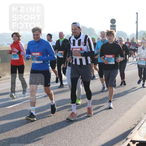 03.10.2025 - Köhlbrandbrückenlauf Lena Gebhardt http://msf.ph/oto/9040330 03.10.2025 09:25:05 Position 1 27, 2768, 2217 meine-sportfotos.de