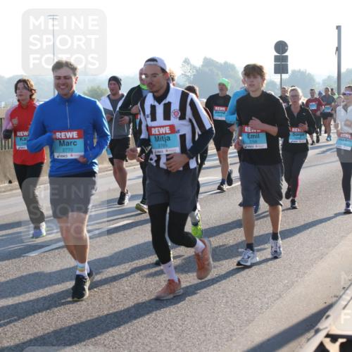 03.10.2025 - Köhlbrandbrückenlauf Lena Gebhardt http://msf.ph/oto/9040346 03.10.2025 09:25:05 Position 1 2770, 2765, 2768 meine-sportfotos.de