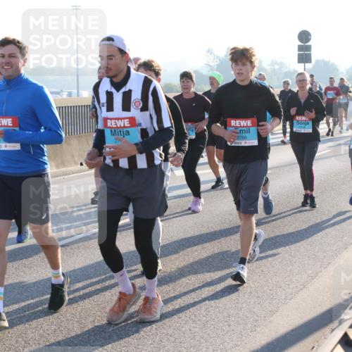 03.10.2025 - Köhlbrandbrückenlauf Lena Gebhardt http://msf.ph/oto/9040386 03.10.2025 09:25:05 Position 1 27, 2768, 2217 meine-sportfotos.de