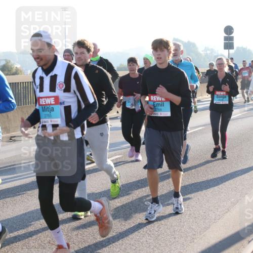 03.10.2025 - Köhlbrandbrückenlauf Lena Gebhardt http://msf.ph/oto/9040401 03.10.2025 09:25:06 Position 1 2770, 2765, 2768, 2218, 2217 meine-sportfotos.de