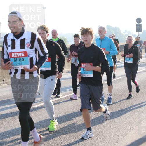 03.10.2025 - Köhlbrandbrückenlauf Lena Gebhardt http://msf.ph/oto/9040426 03.10.2025 09:25:06 Position 1 2770, 2765, 3732, 2768, 5, 2218, 2217 meine-sportfotos.de