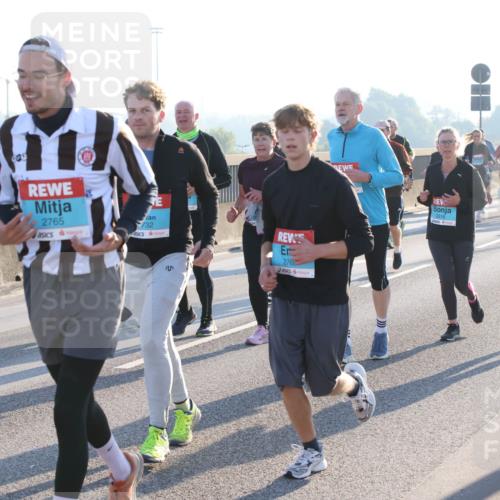03.10.2025 - Köhlbrandbrückenlauf Lena Gebhardt http://msf.ph/oto/9040431 03.10.2025 09:25:06 Position 1 2765, 732, 2768, 2, 2218, 2217 meine-sportfotos.de