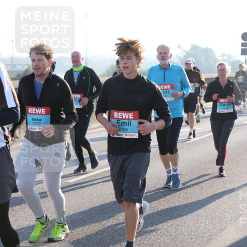 03.10.2025 - Köhlbrandbrückenlauf Lena Gebhardt http://msf.ph/oto/9040441 03.10.2025 09:25:06 Position 1 3732, 5, 2768, 037, 2218, 2217 meine-sportfotos.de