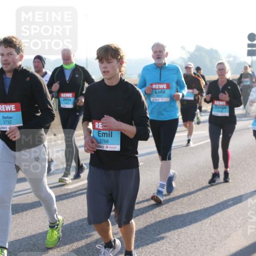 03.10.2025 - Köhlbrandbrückenlauf Lena Gebhardt http://msf.ph/oto/9040454 03.10.2025 09:25:06 Position 1 3732, 2768, 2037 meine-sportfotos.de