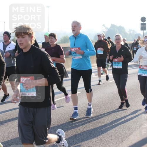 03.10.2025 - Köhlbrandbrückenlauf Lena Gebhardt http://msf.ph/oto/9040465 03.10.2025 09:25:07 Position 1 3732, 2768, 2037, 2218, 2217 meine-sportfotos.de