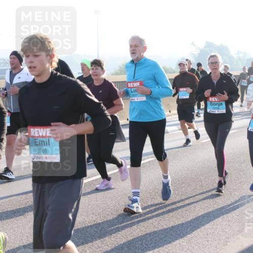 03.10.2025 - Köhlbrandbrückenlauf Lena Gebhardt http://msf.ph/oto/9040474 03.10.2025 09:25:07 Position 1 3732, 2768, 2037, 3777, 2218, 2217 meine-sportfotos.de