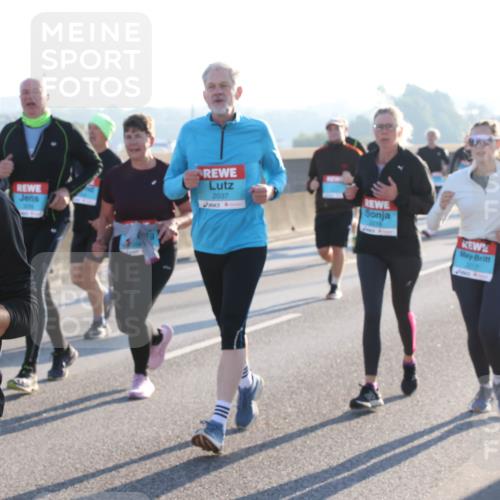 03.10.2025 - Köhlbrandbrückenlauf Lena Gebhardt http://msf.ph/oto/9040497 03.10.2025 09:25:07 Position 1 2768, 2037, 2217 meine-sportfotos.de