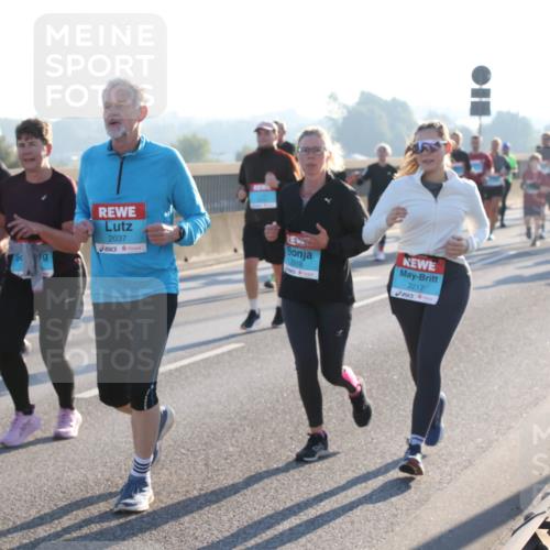 03.10.2025 - Köhlbrandbrückenlauf Lena Gebhardt http://msf.ph/oto/9040518 03.10.2025 09:25:07 Position 1 2037, 2218, 2217 meine-sportfotos.de