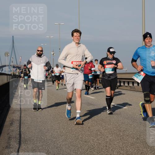 03.10.2025 - Köhlbrandbrückenlauf Fabian Wolf http://msf.ph/oto/9040566 03.10.2025 09:54:33 Position 3 3011, 2730, 2015, 2, 0 meine-sportfotos.de