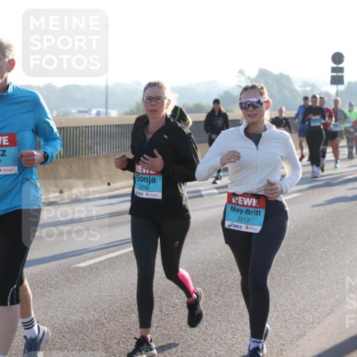 03.10.2025 - Köhlbrandbrückenlauf Lena Gebhardt http://msf.ph/oto/9040569 03.10.2025 09:25:08 Position 1 2037, 2218, 2217 meine-sportfotos.de
