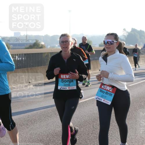 03.10.2025 - Köhlbrandbrückenlauf Lena Gebhardt http://msf.ph/oto/9040579 03.10.2025 09:25:08 Position 1 2057, 2218, 2217 meine-sportfotos.de