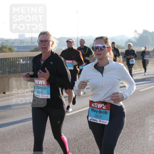03.10.2025 - Köhlbrandbrückenlauf Lena Gebhardt http://msf.ph/oto/9040582 03.10.2025 09:25:09 Position 1 2218, 2217 meine-sportfotos.de
