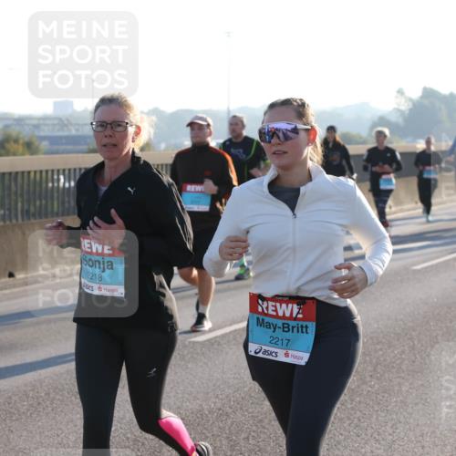 03.10.2025 - Köhlbrandbrückenlauf Lena Gebhardt http://msf.ph/oto/9040586 03.10.2025 09:25:09 Position 1 2218, 2217 meine-sportfotos.de
