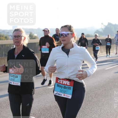 03.10.2025 - Köhlbrandbrückenlauf Lena Gebhardt http://msf.ph/oto/9040597 03.10.2025 09:25:09 Position 1 2218, 2217 meine-sportfotos.de