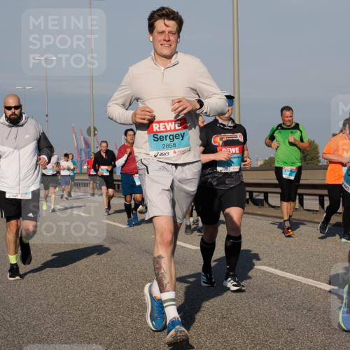 03.10.2025 - Köhlbrandbrückenlauf Fabian Wolf http://msf.ph/oto/9040598 03.10.2025 09:54:34 Position 3 2858, 2730 meine-sportfotos.de