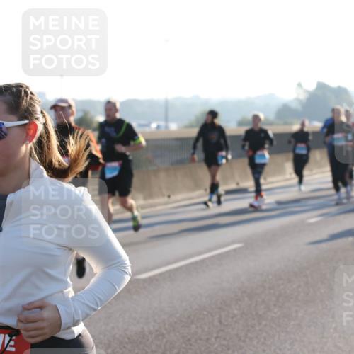 03.10.2025 - Köhlbrandbrückenlauf Lena Gebhardt http://msf.ph/oto/9040605 03.10.2025 09:25:09 Position 1  meine-sportfotos.de