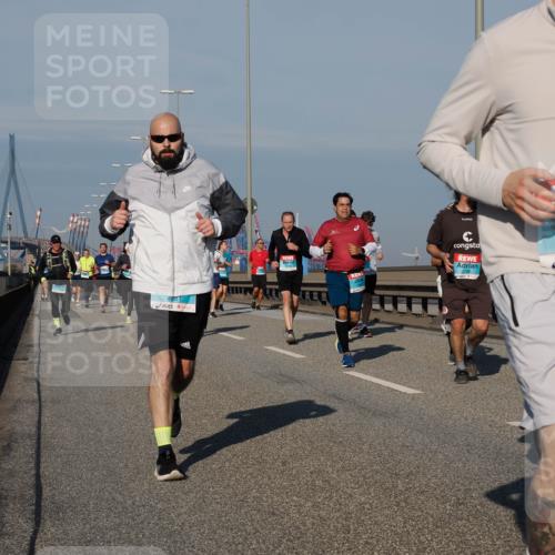 03.10.2025 - Köhlbrandbrückenlauf Fabian Wolf http://msf.ph/oto/9040609 03.10.2025 09:54:35 Position 3 2081, 2786, 2858 meine-sportfotos.de