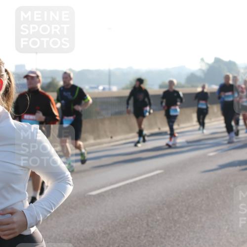 03.10.2025 - Köhlbrandbrückenlauf Lena Gebhardt http://msf.ph/oto/9040611 03.10.2025 09:25:09 Position 1  meine-sportfotos.de