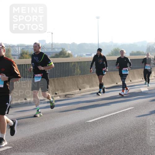 03.10.2025 - Köhlbrandbrückenlauf Lena Gebhardt http://msf.ph/oto/9040635 03.10.2025 09:25:10 Position 1 3777 meine-sportfotos.de