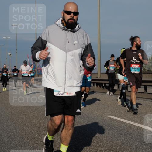 03.10.2025 - Köhlbrandbrückenlauf Fabian Wolf http://msf.ph/oto/9040642 03.10.2025 09:54:36 Position 3 2786 meine-sportfotos.de