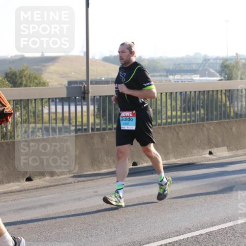 03.10.2025 - Köhlbrandbrückenlauf Lena Gebhardt http://msf.ph/oto/9040671 03.10.2025 09:25:11 Position 1 3777, 2392 meine-sportfotos.de