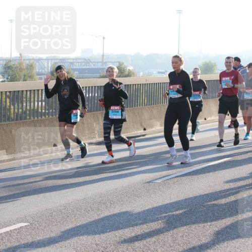 03.10.2025 - Köhlbrandbrückenlauf Lena Gebhardt http://msf.ph/oto/9040687 03.10.2025 09:25:12 Position 1 1935, 2617 meine-sportfotos.de