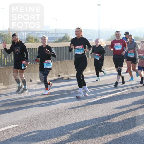 03.10.2025 - Köhlbrandbrückenlauf Lena Gebhardt http://msf.ph/oto/9040708 03.10.2025 09:25:12 Position 1 1935, 2270, 2139, 2617 meine-sportfotos.de