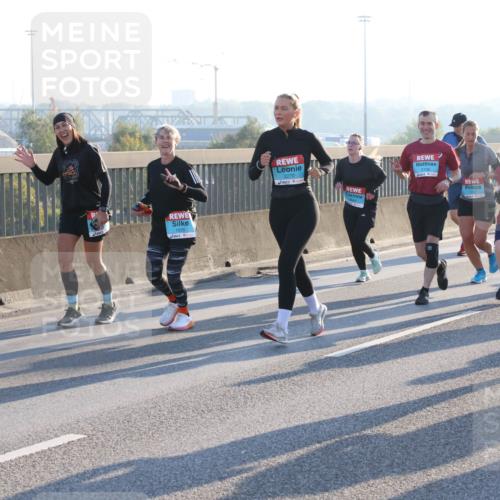 03.10.2025 - Köhlbrandbrückenlauf Lena Gebhardt http://msf.ph/oto/9040712 03.10.2025 09:25:12 Position 1 1935, 2270, 2641, 2139, 2617 meine-sportfotos.de
