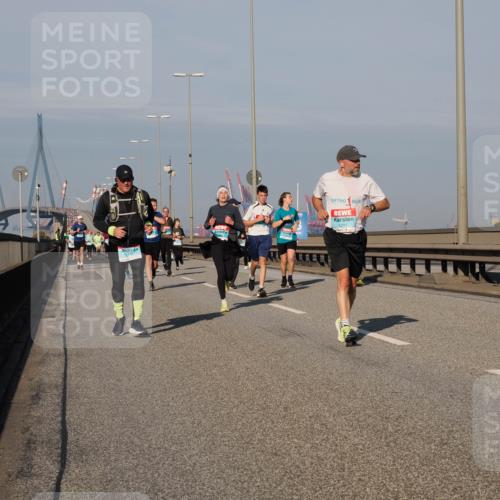 03.10.2025 - Köhlbrandbrückenlauf Fabian Wolf http://msf.ph/oto/9040717 03.10.2025 09:54:39 Position 3 5, 2, 1341 meine-sportfotos.de