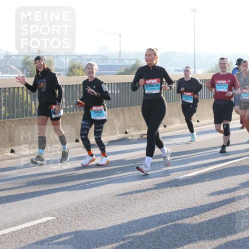 03.10.2025 - Köhlbrandbrückenlauf Lena Gebhardt http://msf.ph/oto/9040720 03.10.2025 09:25:12 Position 1 1935, 2270, 2617 meine-sportfotos.de
