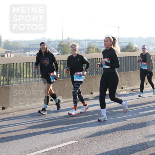 03.10.2025 - Köhlbrandbrückenlauf Lena Gebhardt http://msf.ph/oto/9040732 03.10.2025 09:25:13 Position 1 1935, 2641, 2139 meine-sportfotos.de