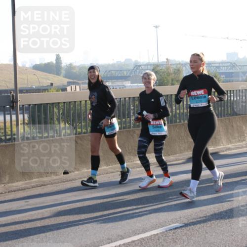 03.10.2025 - Köhlbrandbrückenlauf Lena Gebhardt http://msf.ph/oto/9040741 03.10.2025 09:25:13 Position 1 1935, 2270, 2139 meine-sportfotos.de