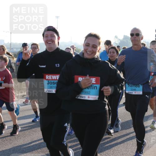 03.10.2025 - Köhlbrandbrückenlauf Lena Gebhardt http://msf.ph/oto/9040788 03.10.2025 09:25:15 Position 1 13, 2616, 1992, 2246 meine-sportfotos.de