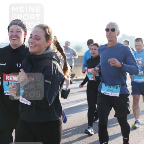 03.10.2025 - Köhlbrandbrückenlauf Lena Gebhardt http://msf.ph/oto/9040803 03.10.2025 09:25:15 Position 1 13, 2141, 2246 meine-sportfotos.de