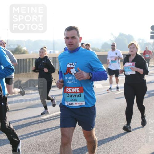 03.10.2025 - Köhlbrandbrückenlauf Lena Gebhardt http://msf.ph/oto/9040844 03.10.2025 09:25:16 Position 1 1210, 3446, 1748 meine-sportfotos.de