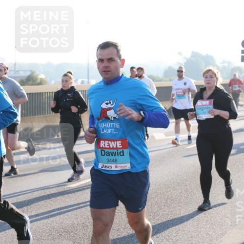 03.10.2025 - Köhlbrandbrückenlauf Lena Gebhardt http://msf.ph/oto/9040848 03.10.2025 09:25:16 Position 1 1940, 3446, 1748 meine-sportfotos.de