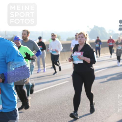 03.10.2025 - Köhlbrandbrückenlauf Lena Gebhardt http://msf.ph/oto/9040859 03.10.2025 09:25:17 Position 1 3446 meine-sportfotos.de