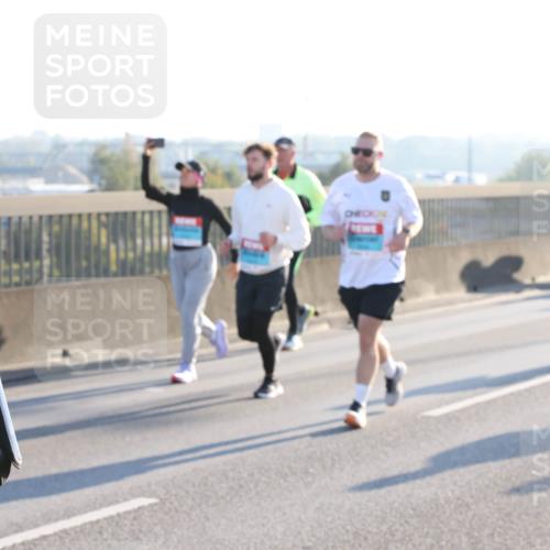 03.10.2025 - Köhlbrandbrückenlauf Lena Gebhardt http://msf.ph/oto/9040905 03.10.2025 09:25:19 Position 1  meine-sportfotos.de