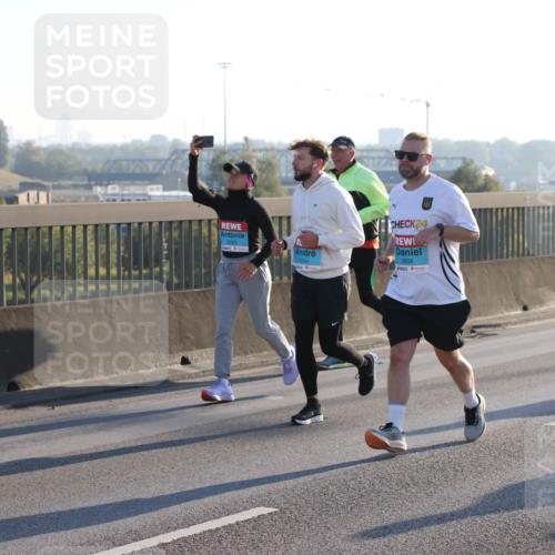 03.10.2025 - Köhlbrandbrückenlauf Lena Gebhardt http://msf.ph/oto/9040911 03.10.2025 09:25:19 Position 1 2293, 2254, 24, 2836 meine-sportfotos.de