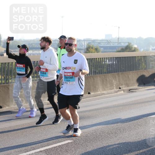 03.10.2025 - Köhlbrandbrückenlauf Lena Gebhardt http://msf.ph/oto/9040941 03.10.2025 09:25:20 Position 1 2293, 2254, 24, 2836 meine-sportfotos.de