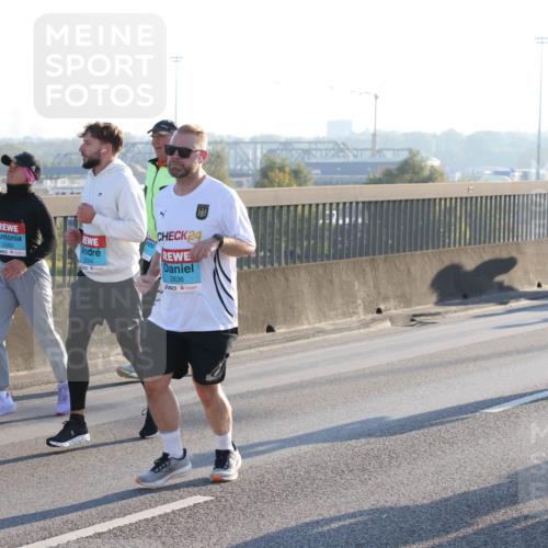 03.10.2025 - Köhlbrandbrückenlauf Lena Gebhardt http://msf.ph/oto/9040947 03.10.2025 09:25:20 Position 1 2293, 2254, 24, 2836 meine-sportfotos.de