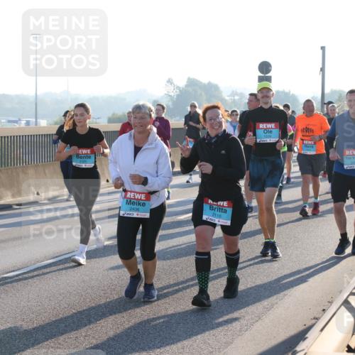 03.10.2025 - Köhlbrandbrückenlauf Lena Gebhardt http://msf.ph/oto/9040973 03.10.2025 09:25:21 Position 1 3125, 2436, 2116, 1539, 2451 meine-sportfotos.de