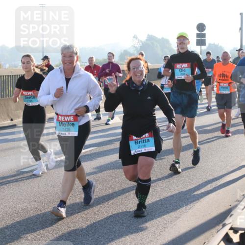 03.10.2025 - Köhlbrandbrückenlauf Lena Gebhardt http://msf.ph/oto/9040991 03.10.2025 09:25:21 Position 1 3125, 2436, 2116, 1539, 2451 meine-sportfotos.de